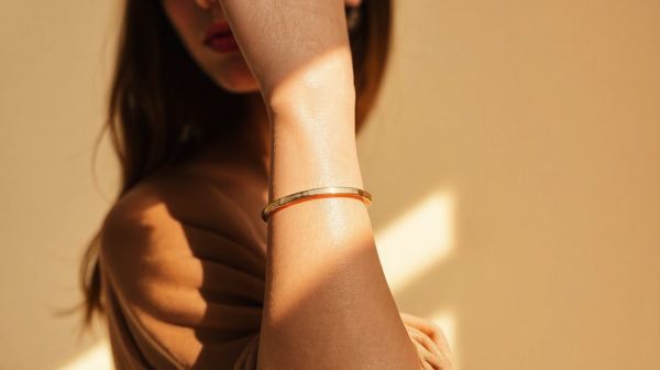 Top 5 raisons d'adopter un bracelet doré chic pour votre style
